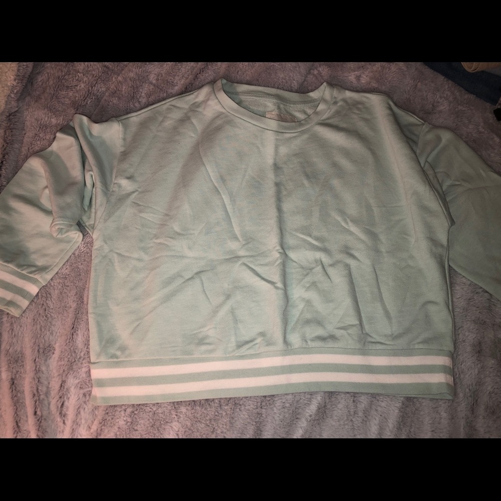 Mossimo cropped sweatshirt size L